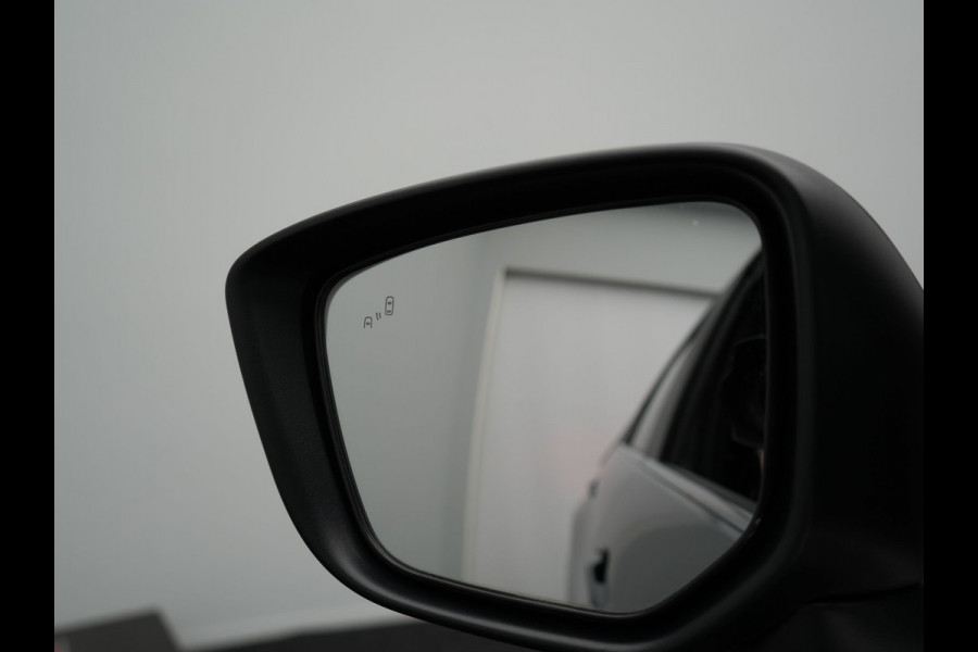 Mitsubishi Eclipse Cross 2.4 Black Edition Plug In Hybrid 188pk Dealer O.H. PHEV | Adaptive Cruise | 360 Camera | Alcantara Sportstoelen & Stuur Verwarmd | Keyless | Navi Via TomTom | Blis | Apple Carplay | DAB |