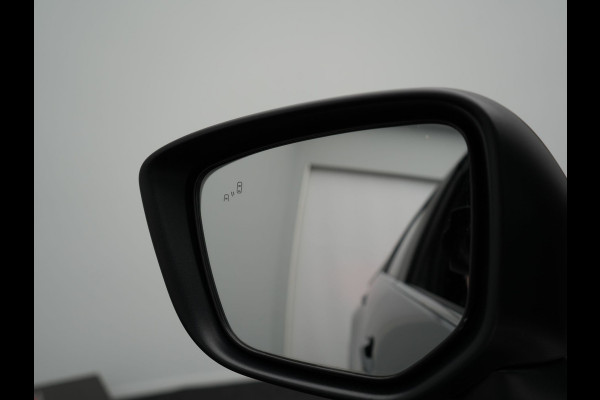 Mitsubishi Eclipse Cross 2.4 Black Edition Plug In Hybrid 188pk Dealer O.H. PHEV | Adaptive Cruise | 360 Camera | Alcantara Sportstoelen & Stuur Verwarmd | Keyless | Navi Via TomTom | Blis | Apple Carplay | DAB |