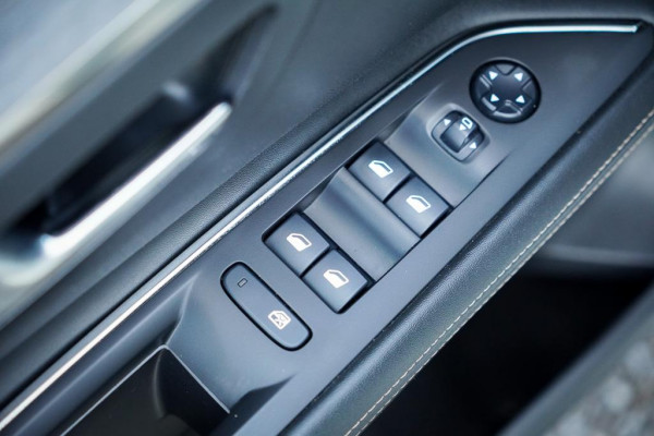 Peugeot 3008 1.6 HYbrid4 300 Première Pack Avantage GT / Pano / Stoelverwarming / Leder / Massage