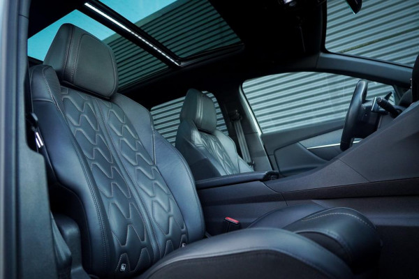 Peugeot 3008 1.6 HYbrid4 300 Première Pack Avantage GT / Pano / Stoelverwarming / Leder / Massage