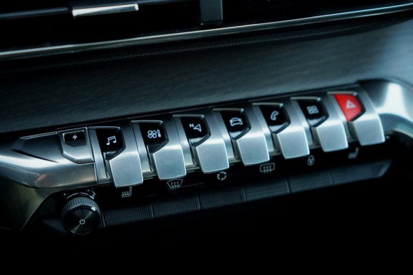 Peugeot 3008 1.6 HYbrid4 300 Première Pack Avantage GT / Pano / Stoelverwarming / Leder / Massage