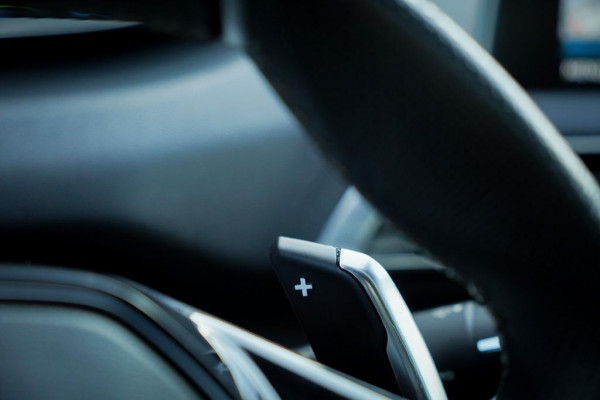 Peugeot 3008 1.6 HYbrid4 300 Première Pack Avantage GT / Pano / Stoelverwarming / Leder / Massage