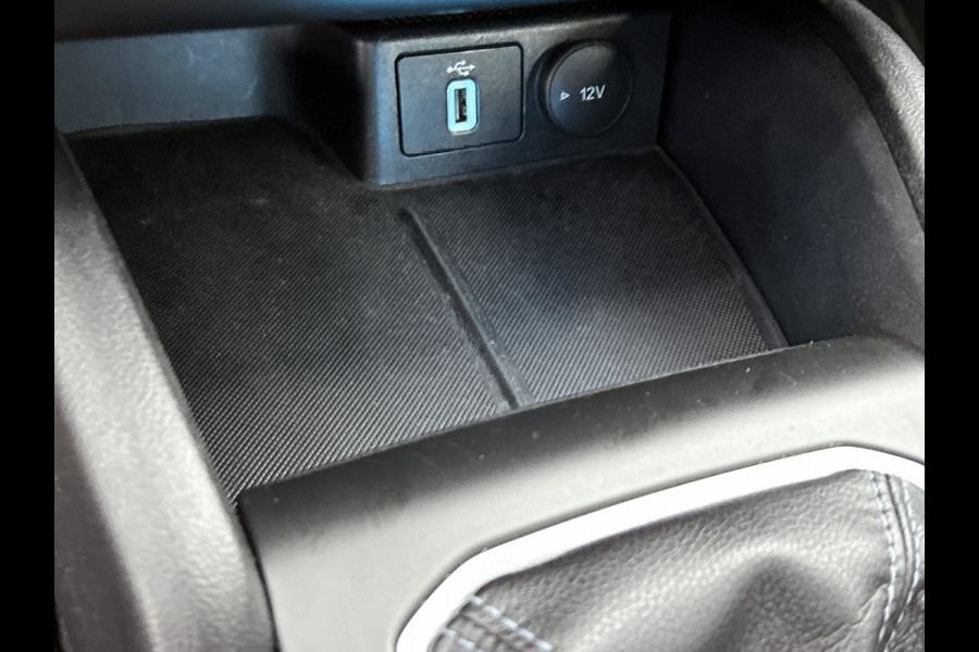 Ford FOCUS Wagon 1.5D 120PK Euro6 Active Business / Trekhaak / Navigatie / Airco / Pdc.V+A / Xenon / B&O Radio multimedia / Technology-Family Pack / Apk 06-2026