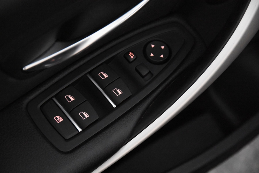 BMW 3 Serie 318i touring *1ste Eigenaar*Leer*Navigatie*Stoelverwarming*