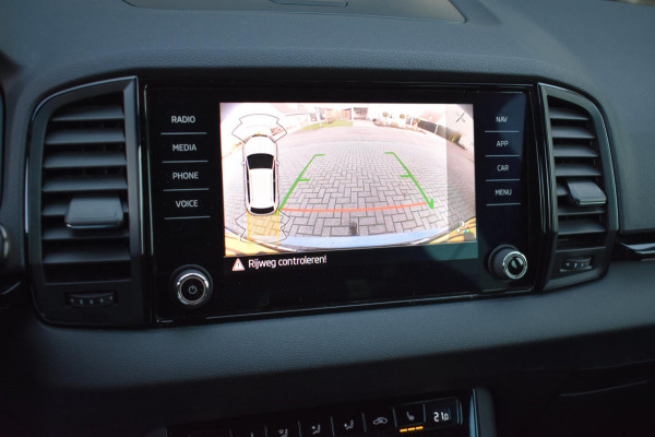 Škoda Karoq 1.5 TSI ACT Sportline | TREKHAAK | VIRTUAL | CAMERA | NAP | APPLE CARPLAY | ANDROID AUTO