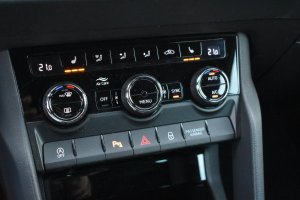 Škoda Karoq 1.5 TSI ACT Sportline | TREKHAAK | VIRTUAL | CAMERA | NAP | APPLE CARPLAY | ANDROID AUTO