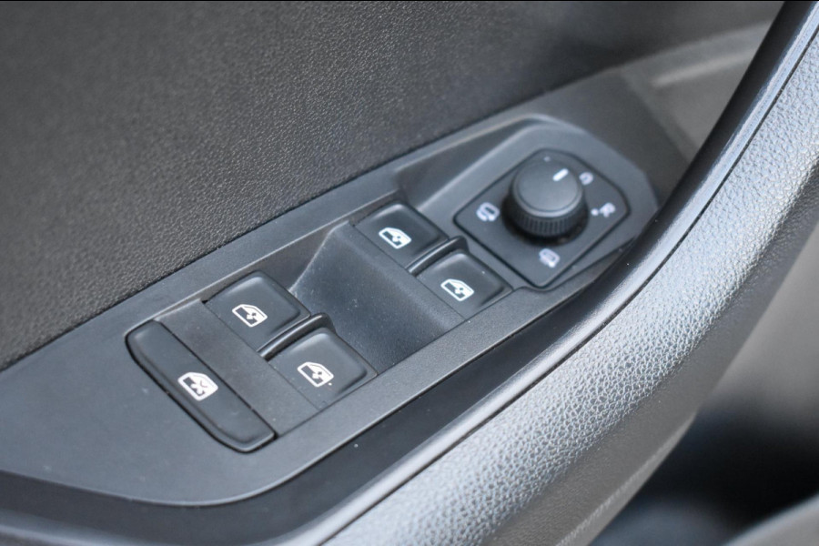 Škoda Karoq 1.5 TSI ACT Sportline | TREKHAAK | VIRTUAL | CAMERA | NAP | APPLE CARPLAY | ANDROID AUTO