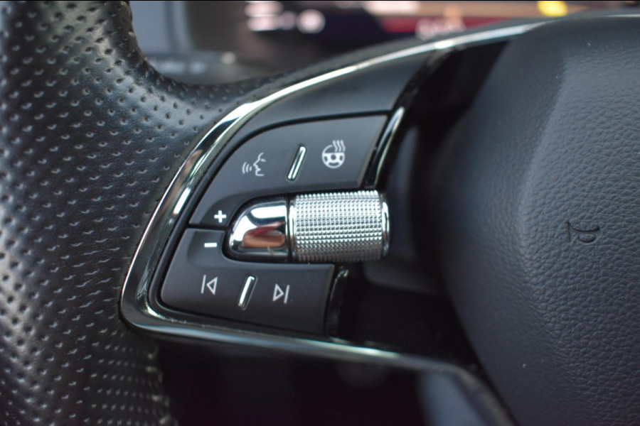 Škoda Karoq 1.5 TSI ACT Sportline | TREKHAAK | VIRTUAL | CAMERA | NAP | APPLE CARPLAY | ANDROID AUTO