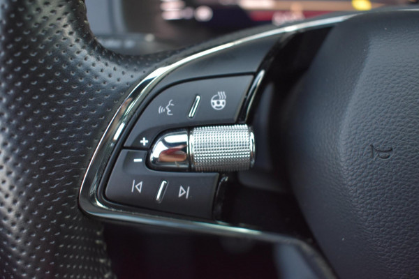 Škoda Karoq 1.5 TSI ACT Sportline | TREKHAAK | VIRTUAL | CAMERA | NAP | APPLE CARPLAY | ANDROID AUTO