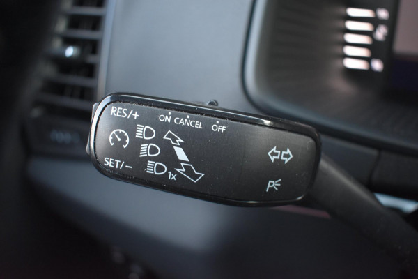 Škoda Karoq 1.5 TSI ACT Sportline | TREKHAAK | VIRTUAL | CAMERA | NAP | APPLE CARPLAY | ANDROID AUTO