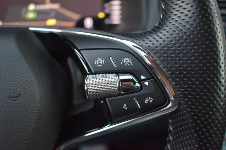 Škoda Karoq 1.5 TSI ACT Sportline | TREKHAAK | VIRTUAL | CAMERA | NAP | APPLE CARPLAY | ANDROID AUTO