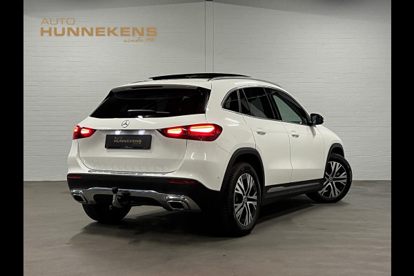Mercedes-Benz GLA 180 Trekhaak | Open dak | Cruise control | Navigatie | Stoel-/stuurverwarming | Achteruitrij camera