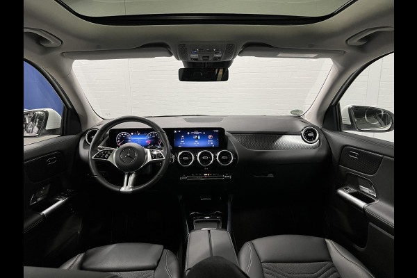 Mercedes-Benz GLA 180 Trekhaak | Open dak | Cruise control | Navigatie | Stoel-/stuurverwarming | Achteruitrij camera