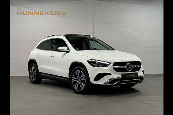 Mercedes-Benz GLA 180 Trekhaak | Open dak | Cruise control | Navigatie | Stoel-/stuurverwarming | Achteruitrij camera