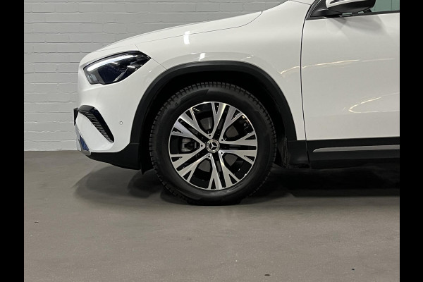 Mercedes-Benz GLA 180 Trekhaak | Open dak | Cruise control | Navigatie | Stoel-/stuurverwarming | Achteruitrij camera