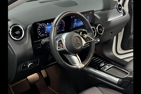 Mercedes-Benz GLA 180 Trekhaak | Open dak | Cruise control | Navigatie | Stoel-/stuurverwarming | Achteruitrij camera