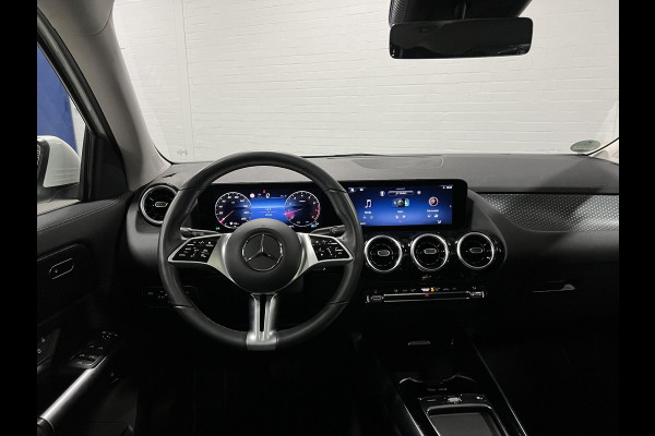 Mercedes-Benz GLA 180 Trekhaak | Open dak | Cruise control | Navigatie | Stoel-/stuurverwarming | Achteruitrij camera