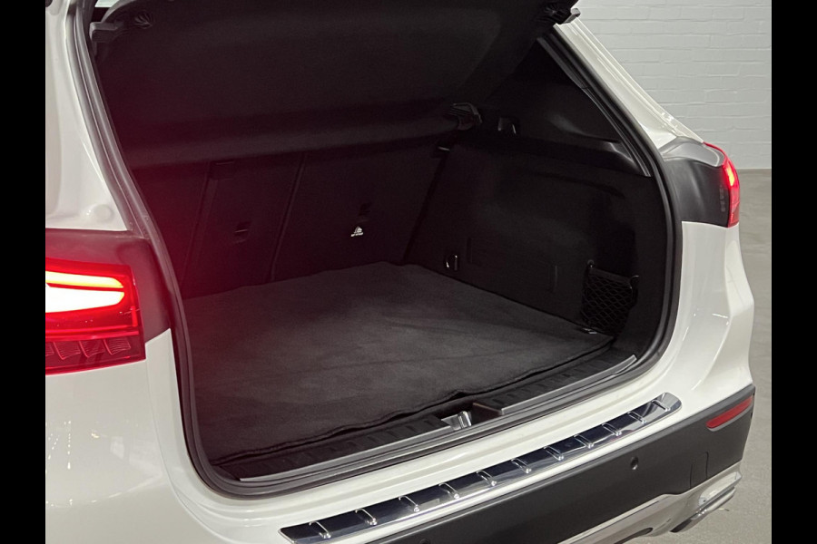 Mercedes-Benz GLA 180 Trekhaak | Open dak | Cruise control | Navigatie | Stoel-/stuurverwarming | Achteruitrij camera