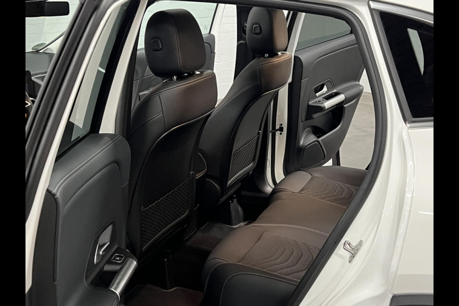 Mercedes-Benz GLA 180 Trekhaak | Open dak | Cruise control | Navigatie | Stoel-/stuurverwarming | Achteruitrij camera