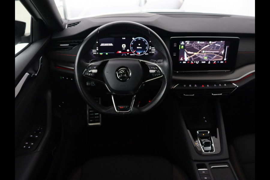 Škoda Octavia 1.4 TSI RS iV PHEV | Stoelverwarming | Head-Up | Matrix LED | Sfeerverlichting | Adaptive cruise | Side Assist | Carplay | Sportstoelen | Achterbankverwarming | Camera | Navigatie | Plug In