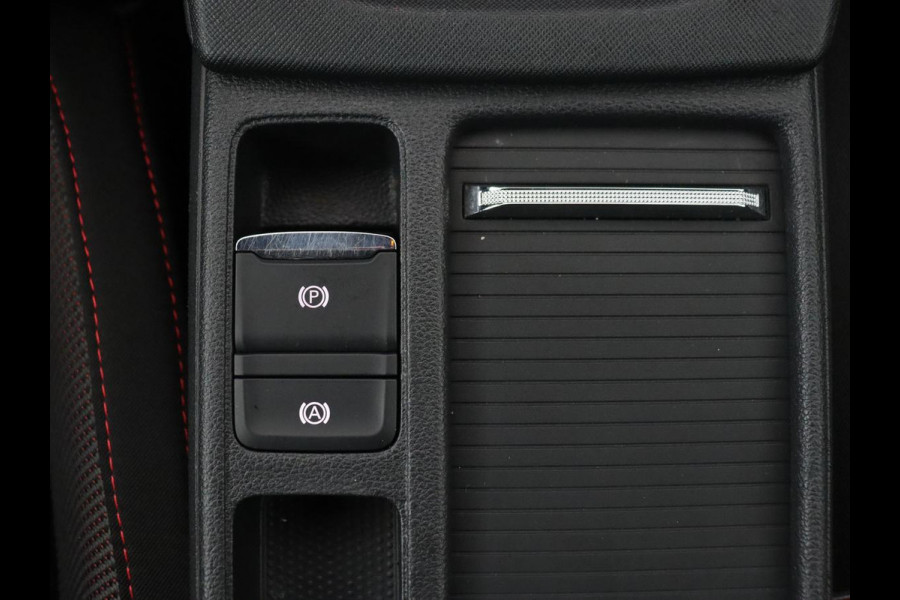 Škoda Octavia 1.4 TSI RS iV PHEV | Stoelverwarming | Head-Up | Matrix LED | Sfeerverlichting | Adaptive cruise | Side Assist | Carplay | Sportstoelen | Achterbankverwarming | Camera | Navigatie | Plug In