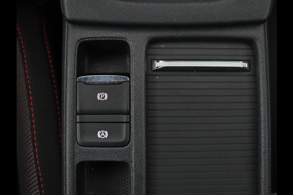 Škoda Octavia 1.4 TSI RS iV PHEV | Stoelverwarming | Head-Up | Matrix LED | Sfeerverlichting | Adaptive cruise | Side Assist | Carplay | Sportstoelen | Achterbankverwarming | Camera | Navigatie | Plug In