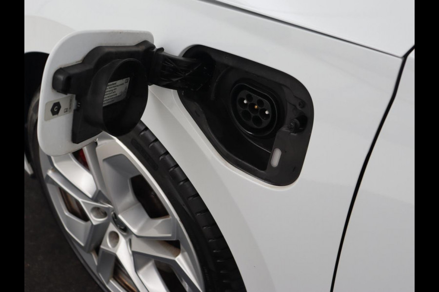 Škoda Octavia 1.4 TSI RS iV PHEV | Stoelverwarming | Head-Up | Matrix LED | Sfeerverlichting | Adaptive cruise | Side Assist | Carplay | Sportstoelen | Achterbankverwarming | Camera | Navigatie | Plug In