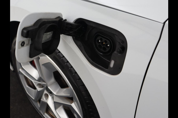 Škoda Octavia 1.4 TSI RS iV PHEV | Stoelverwarming | Head-Up | Matrix LED | Sfeerverlichting | Adaptive cruise | Side Assist | Carplay | Sportstoelen | Achterbankverwarming | Camera | Navigatie | Plug In