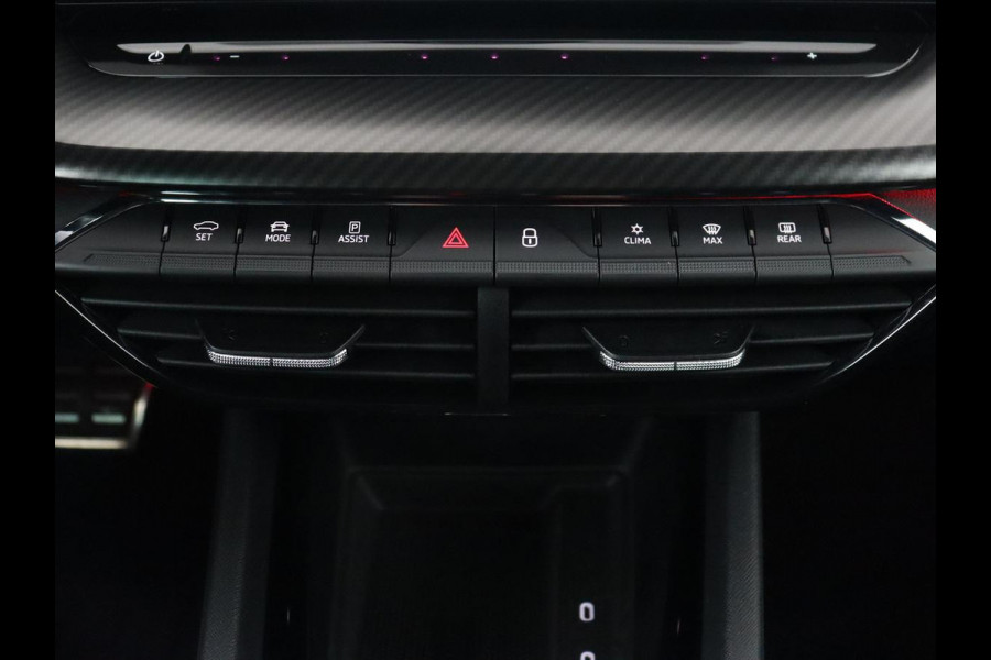 Škoda Octavia 1.4 TSI RS iV PHEV | Stoelverwarming | Head-Up | Matrix LED | Sfeerverlichting | Adaptive cruise | Side Assist | Carplay | Sportstoelen | Achterbankverwarming | Camera | Navigatie | Plug In
