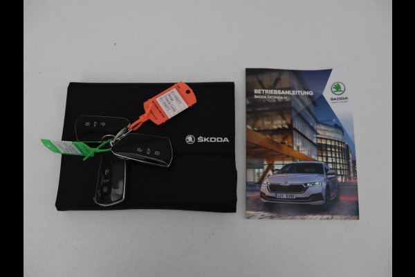 Škoda Octavia 1.4 TSI RS iV PHEV | Stoelverwarming | Head-Up | Matrix LED | Sfeerverlichting | Adaptive cruise | Side Assist | Carplay | Sportstoelen | Achterbankverwarming | Camera | Navigatie | Plug In