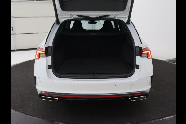 Škoda Octavia 1.4 TSI RS iV PHEV | Stoelverwarming | Head-Up | Matrix LED | Sfeerverlichting | Adaptive cruise | Side Assist | Carplay | Sportstoelen | Achterbankverwarming | Camera | Navigatie | Plug In