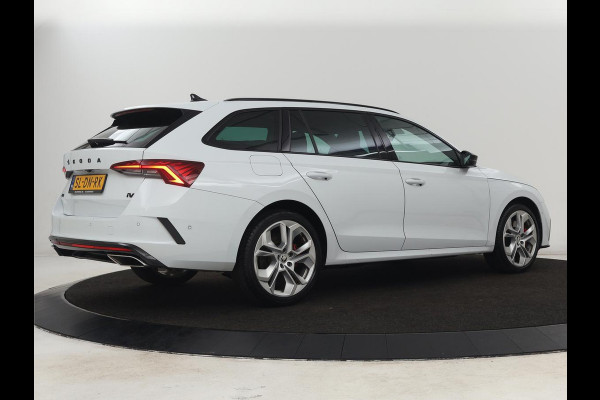 Škoda Octavia 1.4 TSI RS iV PHEV | Stoelverwarming | Head-Up | Matrix LED | Sfeerverlichting | Adaptive cruise | Side Assist | Carplay | Sportstoelen | Achterbankverwarming | Camera | Navigatie | Plug In