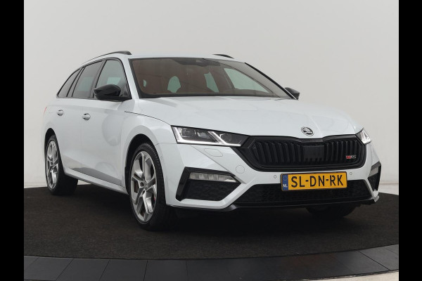 Škoda Octavia 1.4 TSI RS iV PHEV | Stoelverwarming | Head-Up | Matrix LED | Sfeerverlichting | Adaptive cruise | Side Assist | Carplay | Sportstoelen | Achterbankverwarming | Camera | Navigatie | Plug In