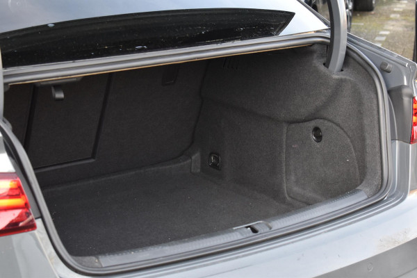 Audi A3 Limousine 35 TFSI CoD S line Virtual Keyless Driveselect Matrix