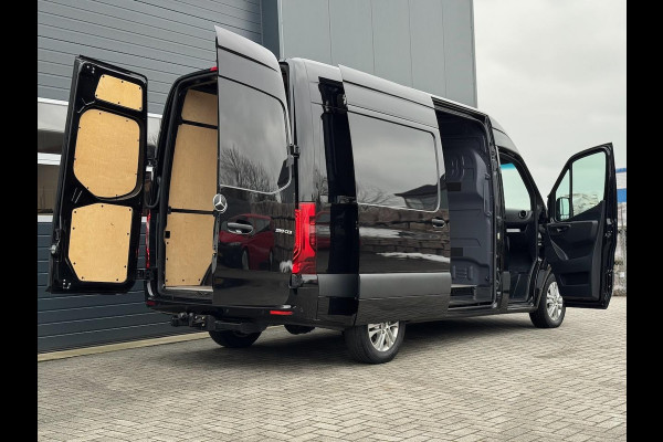 Mercedes-Benz Sprinter 319 3.0 CDI V6 L2H2 Automaat | Navi | Cruise | LED | Airco | Lichtmetaal | Trekhaak 3500KG | PDC | Camera