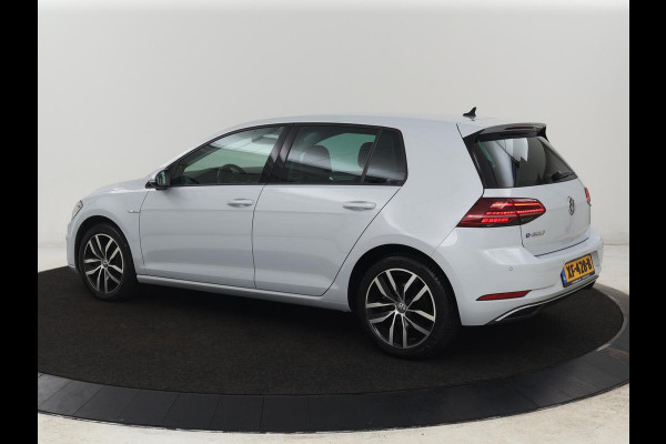 Volkswagen e-Golf e-Golf | Leder | Stoelverwarming | Warmtepomp | Camera | Adaptive cruise | Carplay | Virtual Cockpit | LED Plus | Climate control | Navigatie