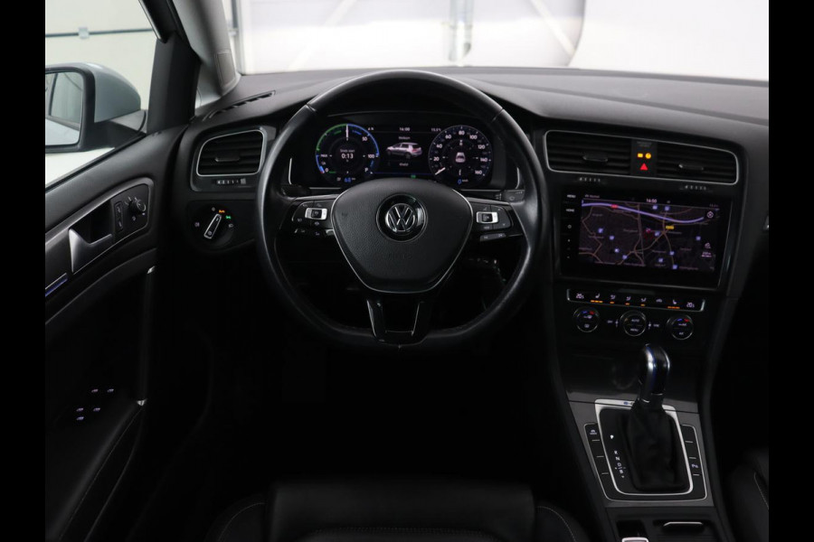 Volkswagen e-Golf e-Golf | Leder | Stoelverwarming | Warmtepomp | Camera | Adaptive cruise | Carplay | Virtual Cockpit | LED Plus | Climate control | Navigatie