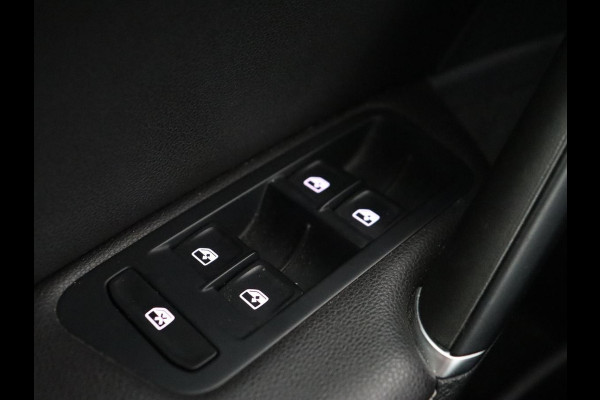 Volkswagen e-Golf e-Golf | Leder | Stoelverwarming | Warmtepomp | Camera | Adaptive cruise | Carplay | Virtual Cockpit | LED Plus | Climate control | Navigatie