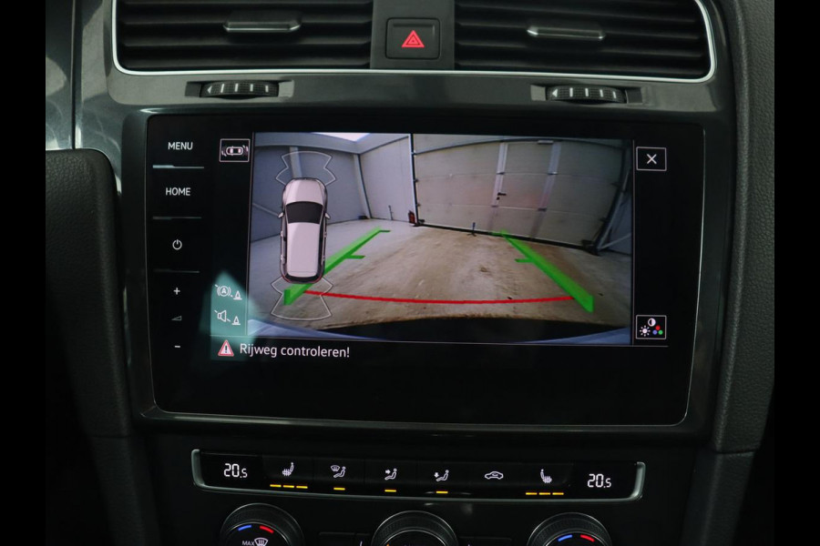 Volkswagen e-Golf e-Golf | Leder | Stoelverwarming | Warmtepomp | Camera | Adaptive cruise | Carplay | Virtual Cockpit | LED Plus | Climate control | Navigatie