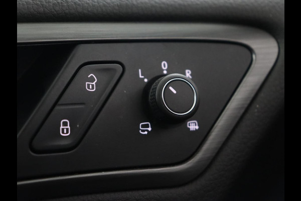 Volkswagen e-Golf e-Golf | Leder | Stoelverwarming | Warmtepomp | Camera | Adaptive cruise | Carplay | Virtual Cockpit | LED Plus | Climate control | Navigatie