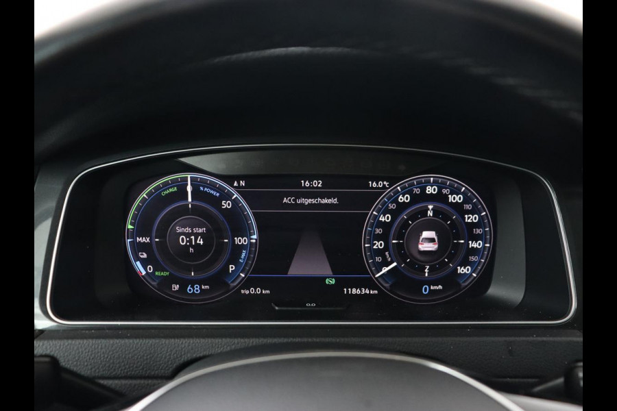 Volkswagen e-Golf e-Golf | Leder | Stoelverwarming | Warmtepomp | Camera | Adaptive cruise | Carplay | Virtual Cockpit | LED Plus | Climate control | Navigatie