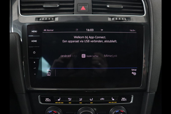 Volkswagen e-Golf e-Golf | Leder | Stoelverwarming | Warmtepomp | Camera | Adaptive cruise | Carplay | Virtual Cockpit | LED Plus | Climate control | Navigatie