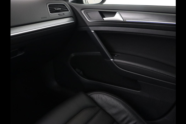 Volkswagen e-Golf e-Golf | Leder | Stoelverwarming | Warmtepomp | Camera | Adaptive cruise | Carplay | Virtual Cockpit | LED Plus | Climate control | Navigatie