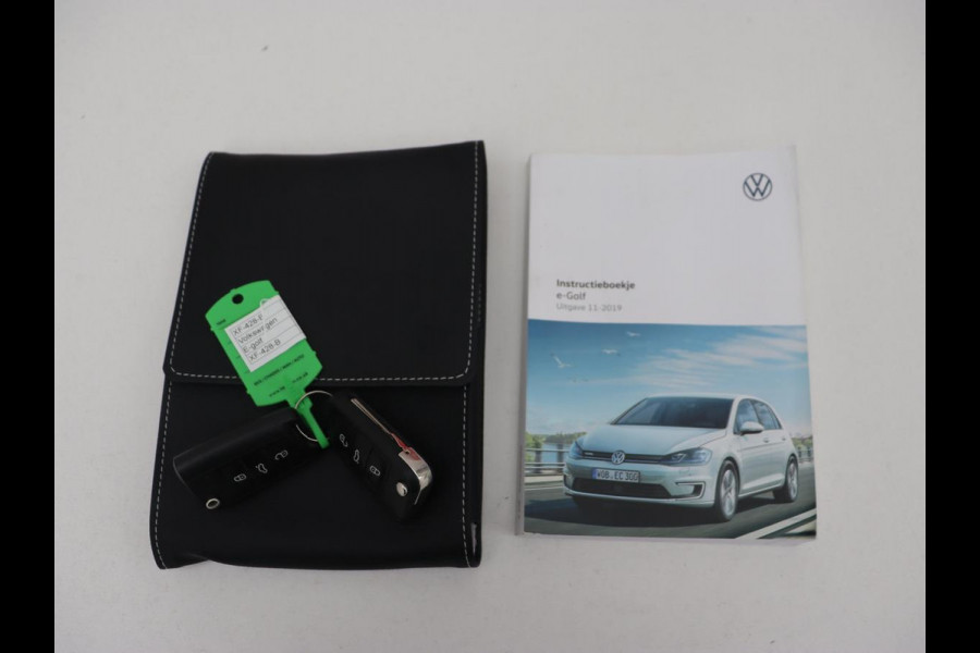 Volkswagen e-Golf e-Golf | Leder | Stoelverwarming | Warmtepomp | Camera | Adaptive cruise | Carplay | Virtual Cockpit | LED Plus | Climate control | Navigatie