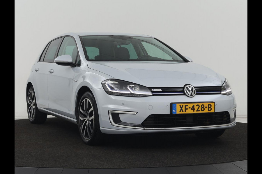 Volkswagen e-Golf e-Golf | Leder | Stoelverwarming | Warmtepomp | Camera | Adaptive cruise | Carplay | Virtual Cockpit | LED Plus | Climate control | Navigatie