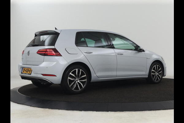 Volkswagen e-Golf e-Golf | Leder | Stoelverwarming | Warmtepomp | Camera | Adaptive cruise | Carplay | Virtual Cockpit | LED Plus | Climate control | Navigatie