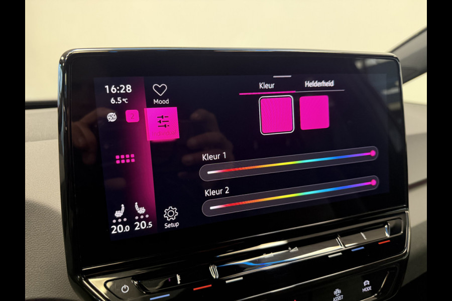 Volkswagen ID.3 First 58 kWh Adaptive-Cruise Full-led Navigatie Trekhaak 24 maanden garantie mogelijk (*vraag naar de voorwaarden)