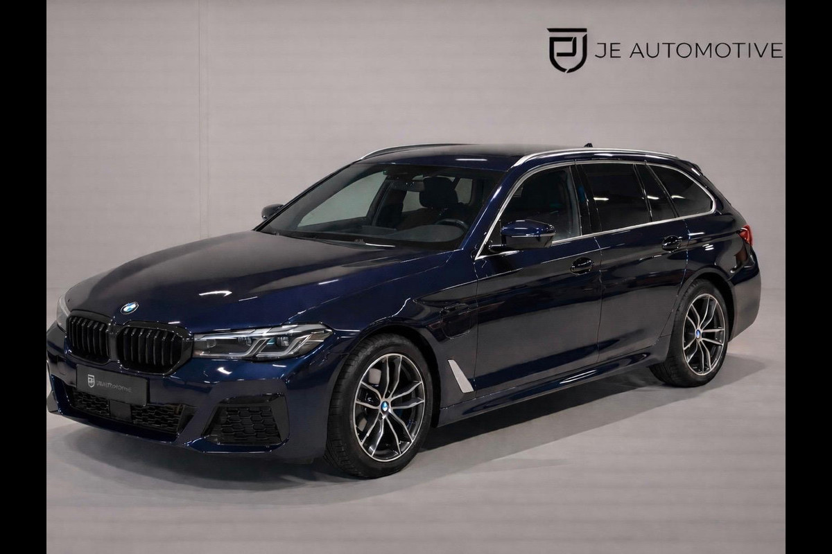 BMW 5 Serie Touring 530e 292PK M Pakket, Laser Led, Pano, Camera, Alcantara, Ambiënte Light, Hud, PDC, Dealer Onderhoud