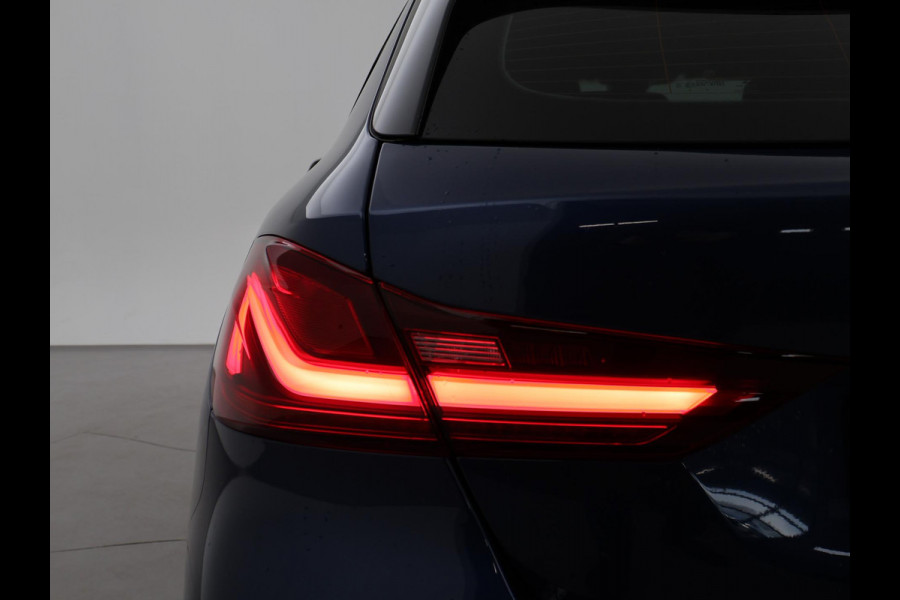 BMW 1-serie 116i AUT. STOEL/STUURWIELVERW. | SFEERVERLICHTING | VIRTUAL COCKPIT | CAMERA | SPORTSTOELEN