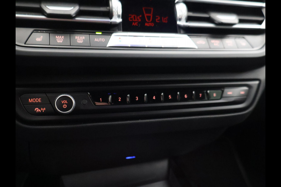 BMW 1-serie 116i AUT. STOEL/STUURWIELVERW. | SFEERVERLICHTING | VIRTUAL COCKPIT | CAMERA | SPORTSTOELEN